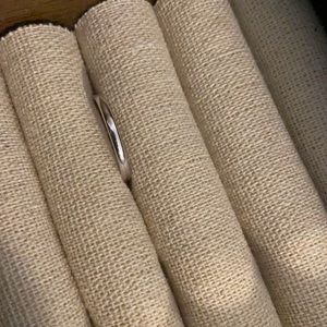 Tesori & Co ring 2 mm 10 kt white gold size 6